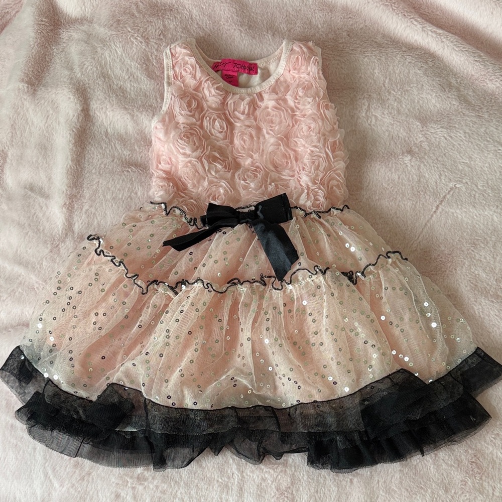 Girls Cream Rosette Dress** Bundle 5+ items and name your offer!!! 💖💞